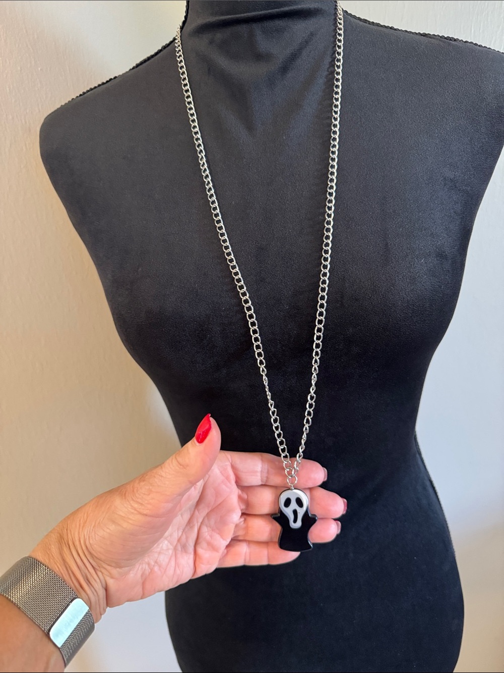 Scream Ghost necklace